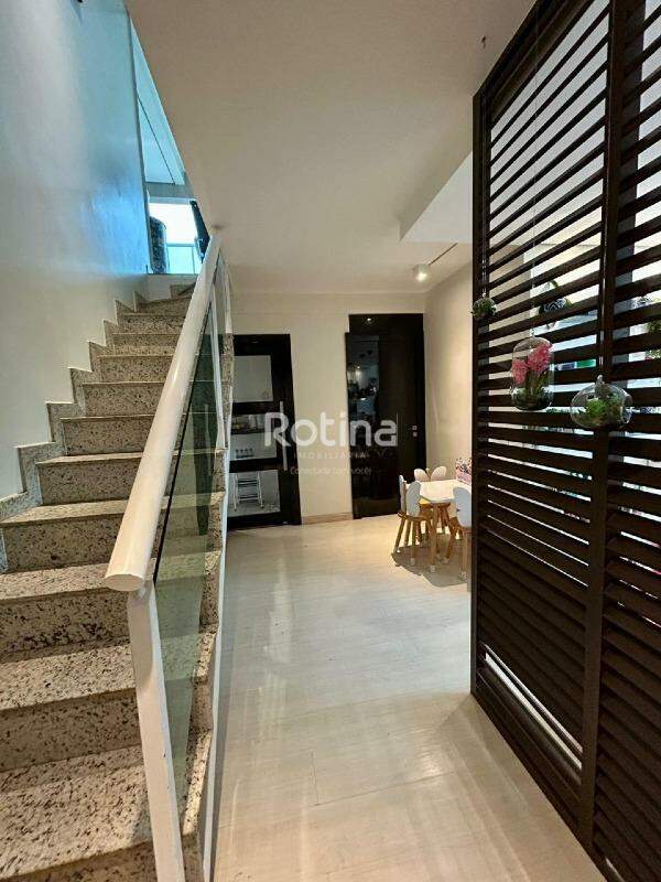 Cobertura à venda, 3 quartos em Uberlândia no bairro Patrimônio no valor de R$ 1.050.000,00 - Rotina Imobiliária: 