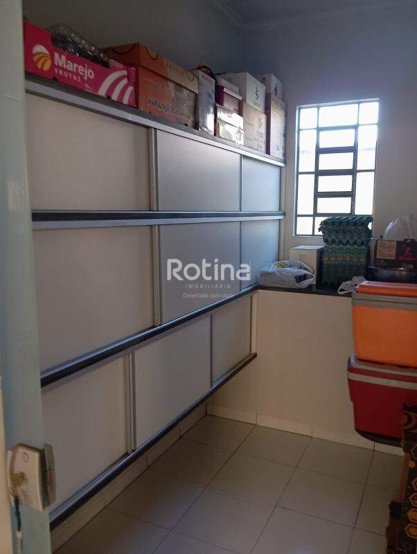 Casa à venda, 4 quartos em Uberlândia no bairro Santa Mônica no valor de R$ 950.000,00 - Rotina Imobiliária: 