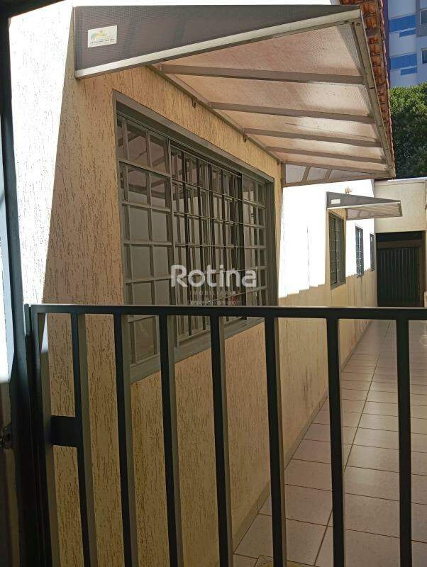 Casa à venda, 4 quartos em Uberlândia no bairro Santa Mônica no valor de R$ 950.000,00 - Rotina Imobiliária: 