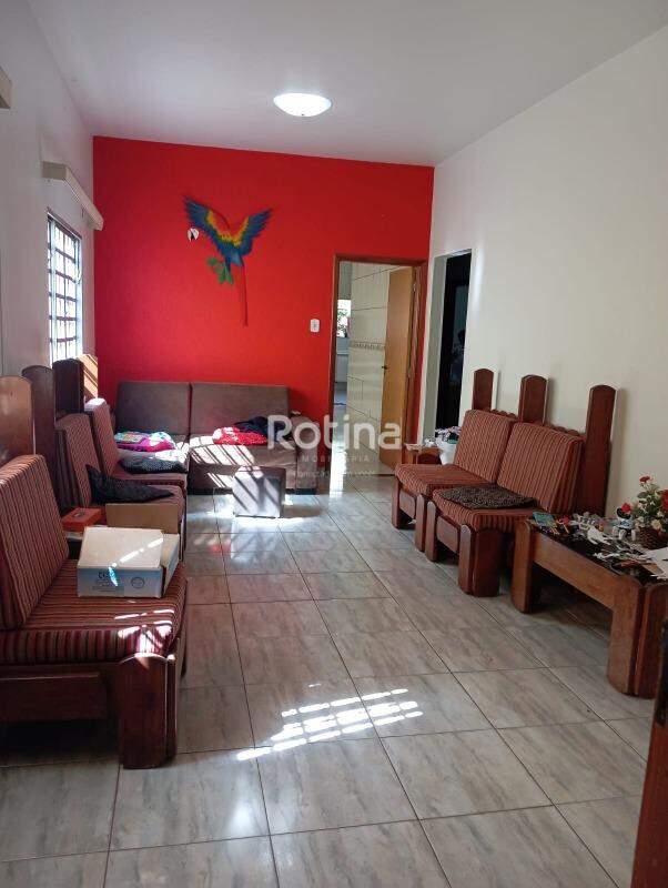 Casa à venda, 4 quartos em Uberlândia no bairro Santa Mônica no valor de R$ 950.000,00 - Rotina Imobiliária: 