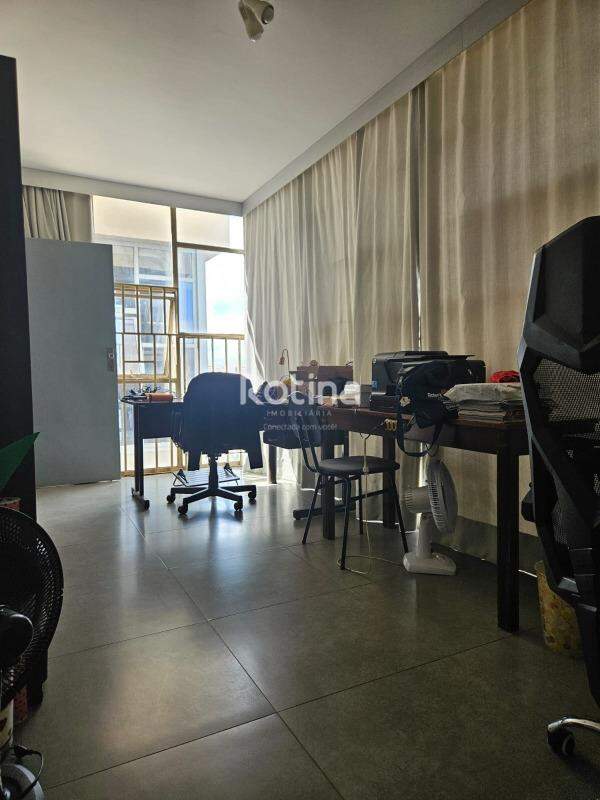 Apartamento à venda, 5 quartos em Uberlândia no bairro Centro no valor de R$ 450.000,00 - Rotina Imobiliária: 
