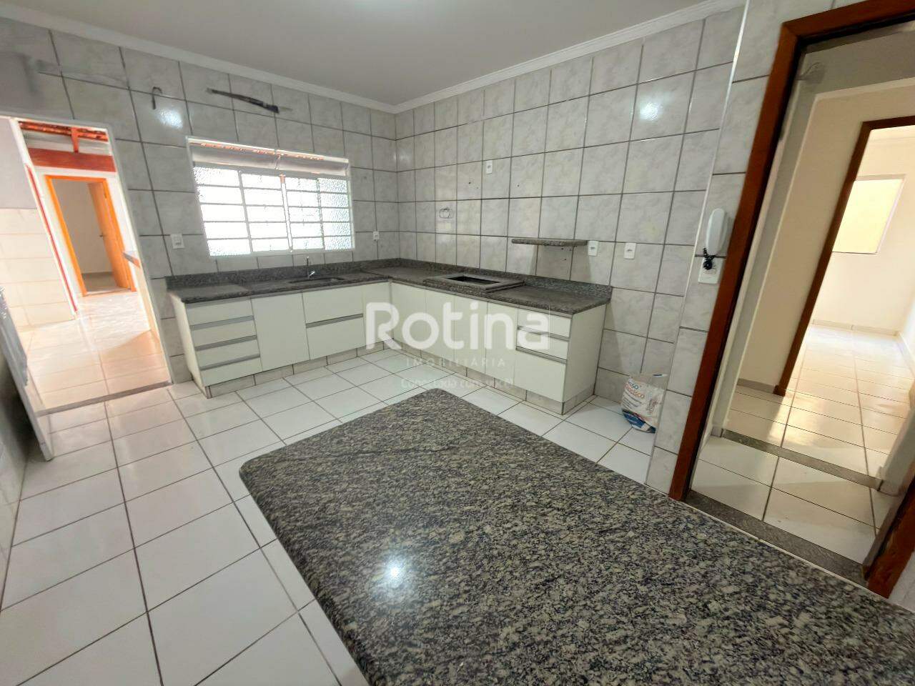 Casa à venda, 3 quartos em Uberlândia no bairro Santa Mônica no valor de R$ 495.000,00 - Rotina Imobiliária: 