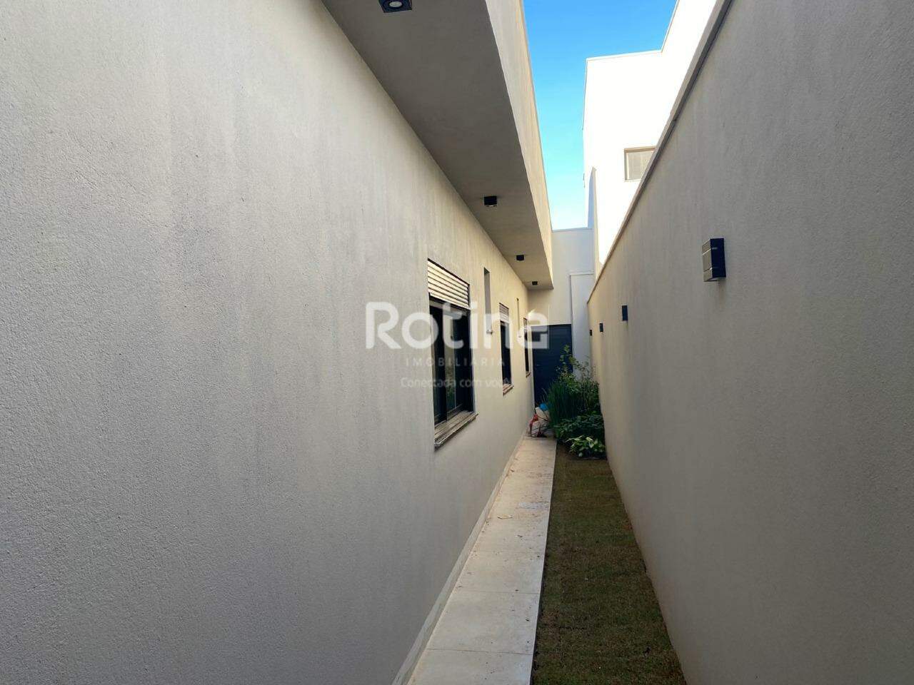 Casa Condomínio Fechado à venda, 3 quartos em Uberlândia no bairro Grand Ville no valor de R$ 1.390.000,00 - Rotina Imobiliária: 