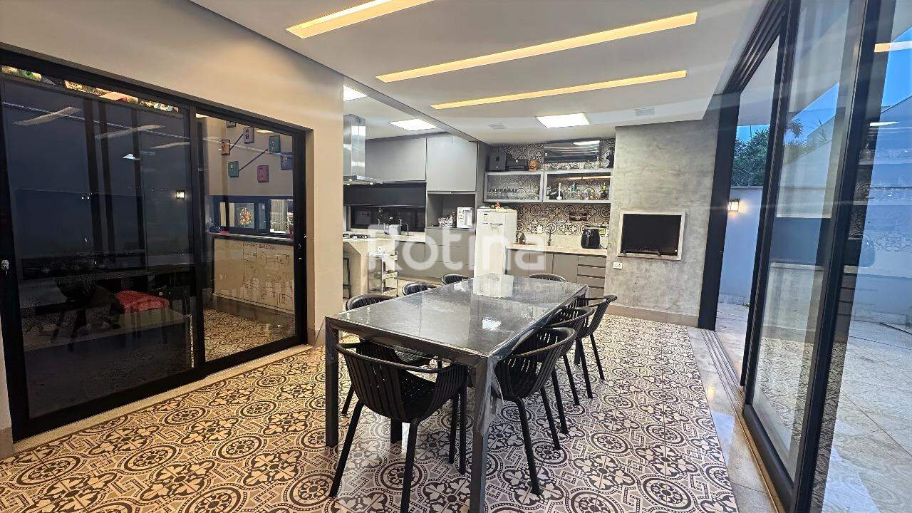 Casa Condomínio Fechado à venda, 3 quartos em Uberlândia no bairro Jardim Sul no valor de R$ 2.850.000,00 - Rotina Imobiliária: 