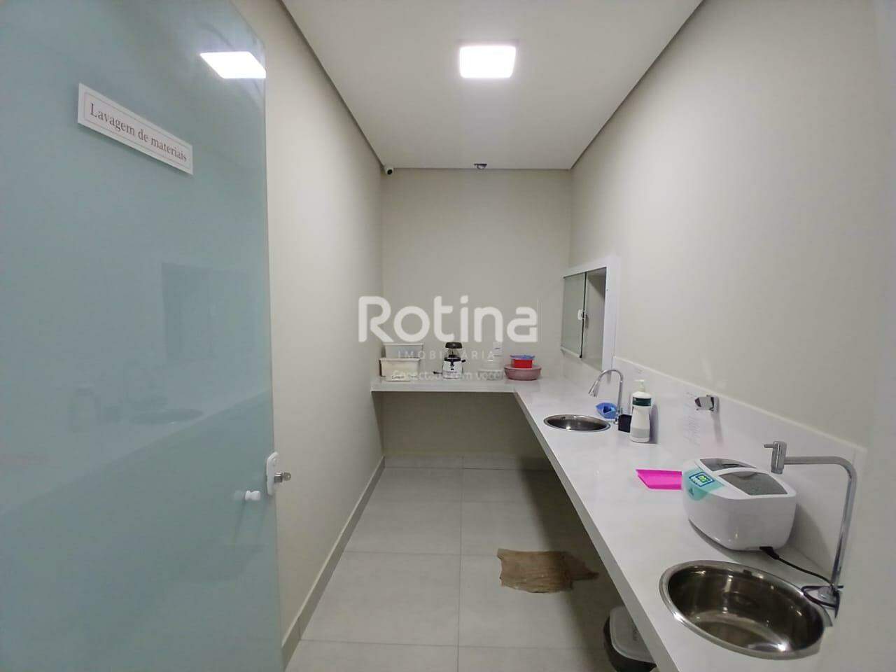 Sala para alugar, em Uberlândia no bairro Lídice no valor de R$ 1.750,00 - Rotina Imobiliária: 