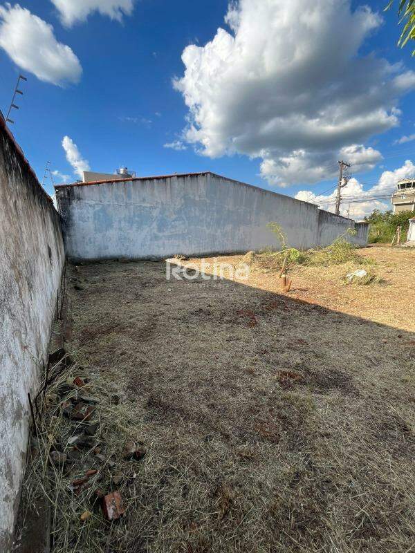 Terreno para alugar, em Uberlândia no bairro Aclimação no valor de R$ 1.200,00 - Rotina Imobiliária: 