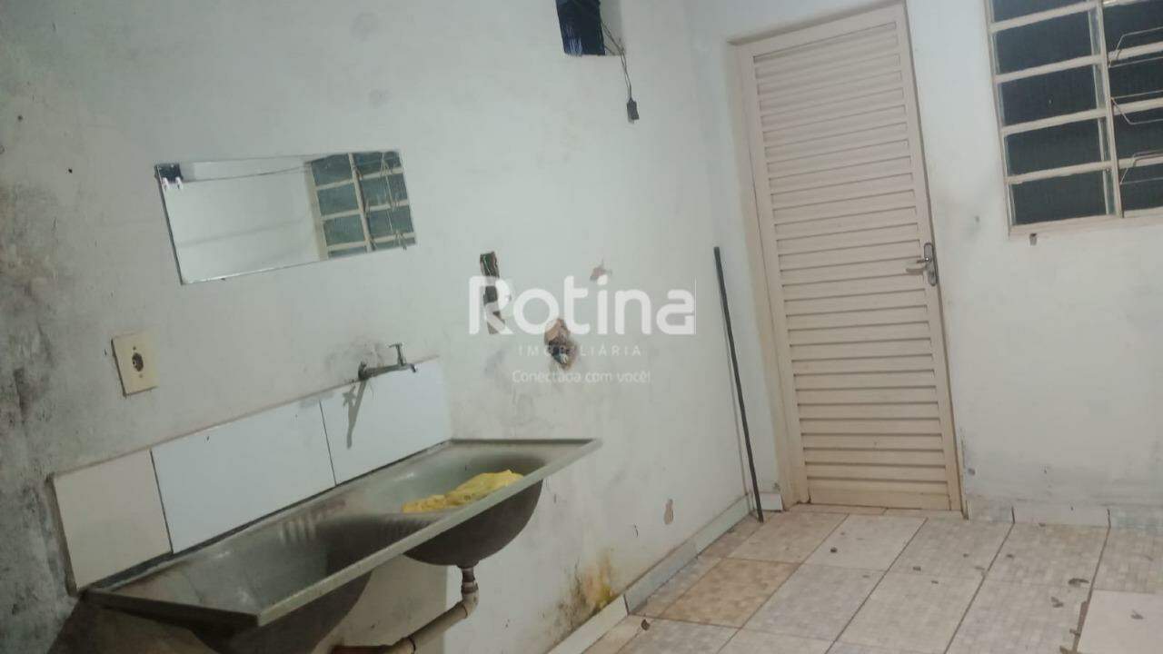 Chacara para alugar, 2 quartos em Uberlândia no bairro CHACARAS PARQUE MARAVILHA no valor de R$ 1.200,00 - Rotina Imobiliária: 