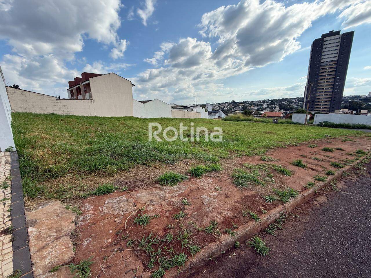Terreno à venda, em Uberlândia no bairro Jardim Colina no valor de R$ 1.113.000,00 - Rotina Imobiliária: 