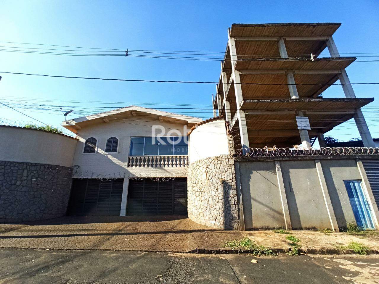 Prédio Inteiro para alugar, em Uberlândia no bairro Tabajaras no valor de R$ 0,01 - Rotina Imobiliária: 