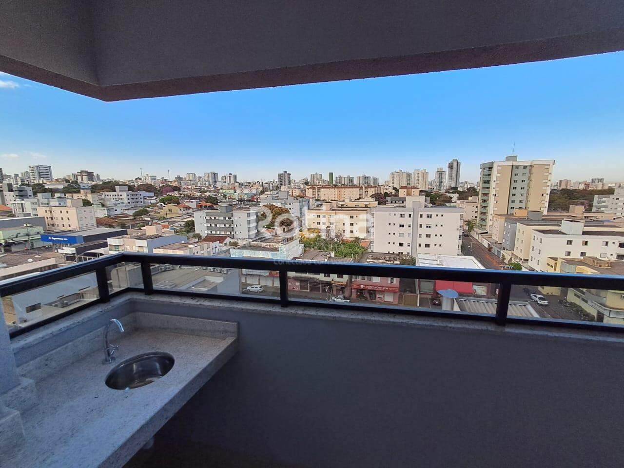 Apartamento para alugar, em Uberlândia no bairro Santa Mônica no valor de R$ 2.700,00 - Rotina Imobiliária: 