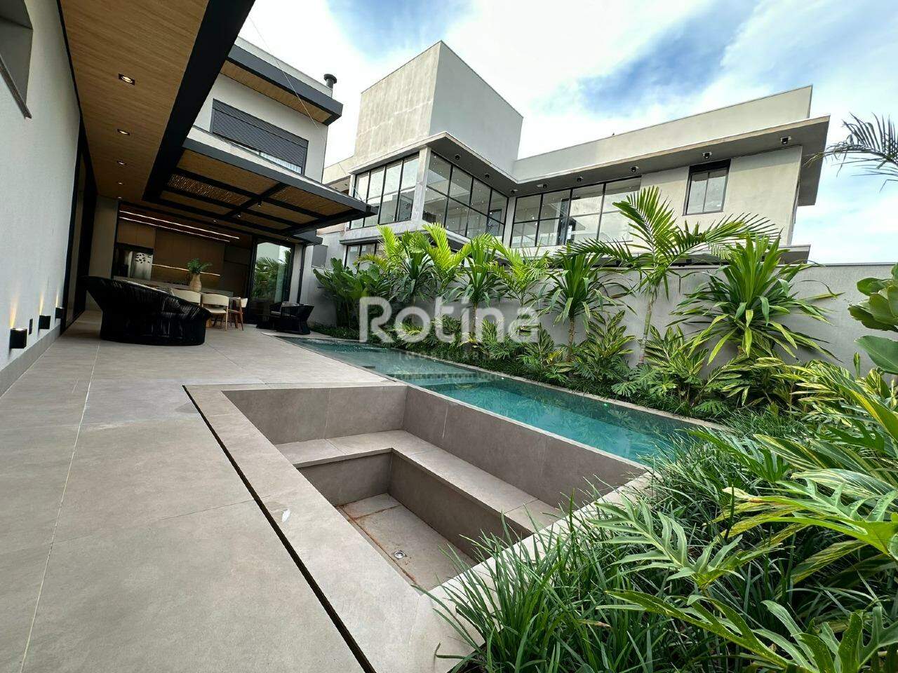 Casa Condomínio Fechado à venda, 4 quartos em Uberlândia no bairro Nova Uberlândia no valor de R$ 4.200.000,00 - Rotina Imobiliária: 