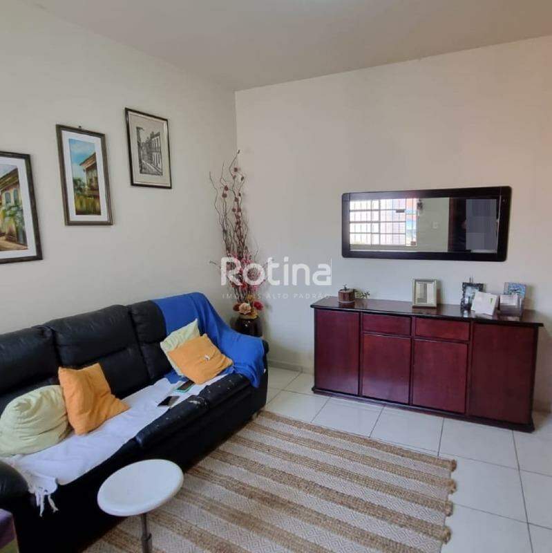 Apartamento à venda, 3 quartos em Uberlândia no bairro Bom Jesus no valor de R$ 300.000,00 - Rotina Imobiliária: 