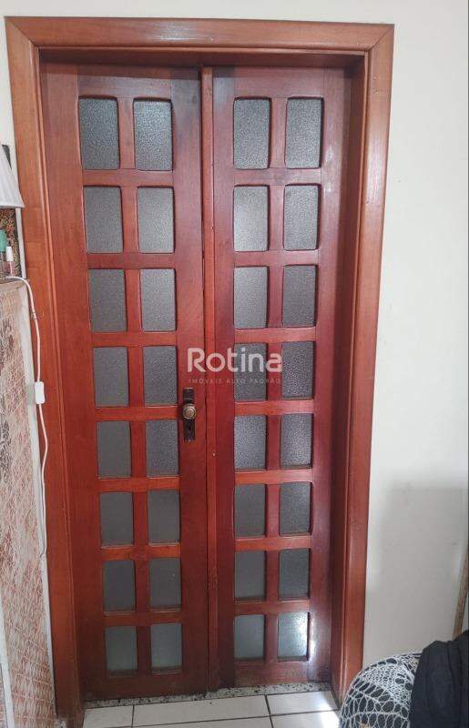 Apartamento à venda, 3 quartos em Uberlândia no bairro Bom Jesus no valor de R$ 300.000,00 - Rotina Imobiliária: 