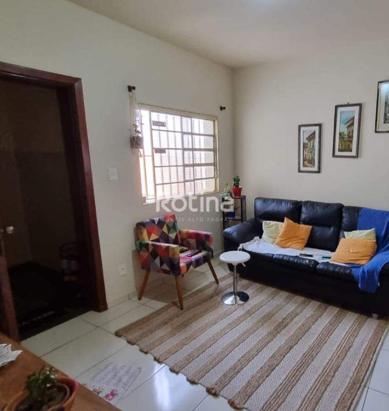 Apartamento à venda, 3 quartos em Uberlândia no bairro Bom Jesus no valor de R$ 300.000,00 - Rotina Imobiliária: 