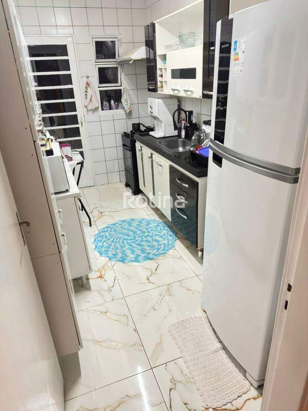 Apartamento para alugar, 3 quartos em Uberlândia no bairro Santa Mônica no valor de R$ 2.300,00 - Rotina Imobiliária: 