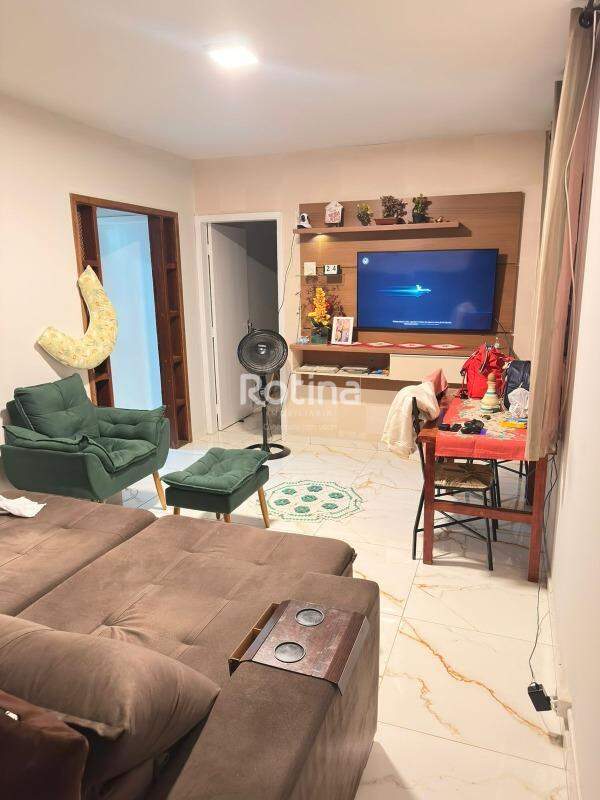 Apartamento para alugar, 3 quartos em Uberlândia no bairro Santa Mônica no valor de R$ 2.300,00 - Rotina Imobiliária: 