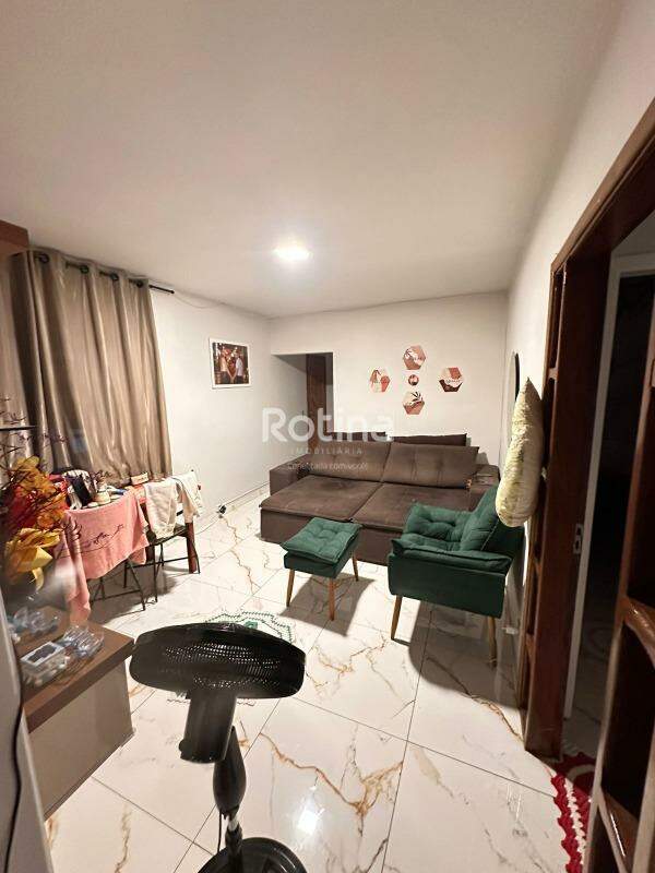 Apartamento para alugar, 3 quartos em Uberlândia no bairro Santa Mônica no valor de R$ 2.300,00 - Rotina Imobiliária: 