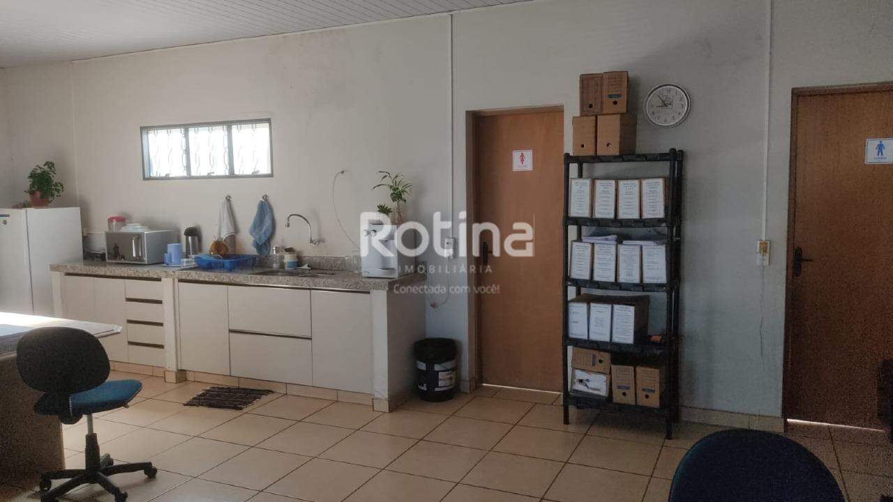 Galpão para alugar, em Uberlândia no bairro Distrito Industrial no valor de R$ 25.000,00 - Rotina Imobiliária: 