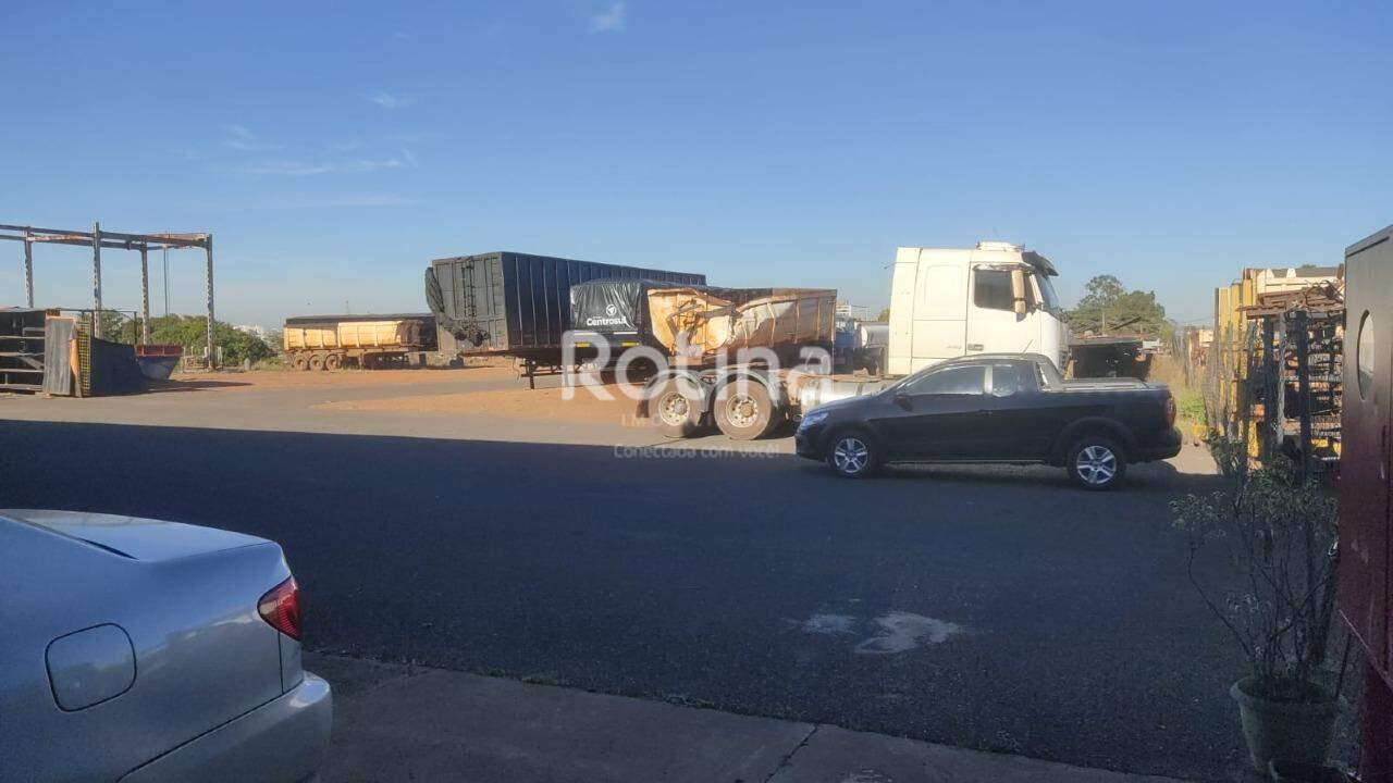 Galpão para alugar, em Uberlândia no bairro Distrito Industrial no valor de R$ 25.000,00 - Rotina Imobiliária: 