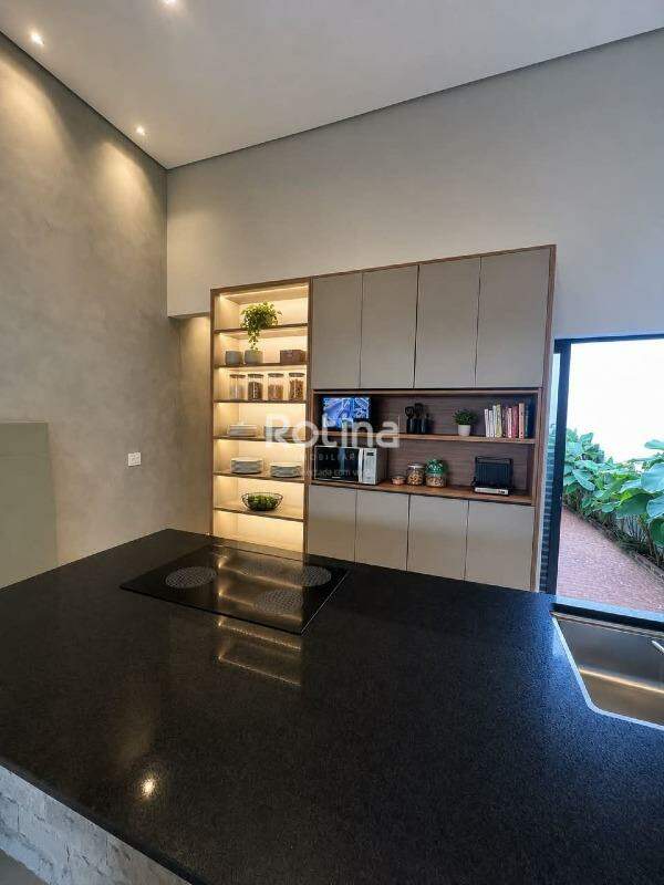 Casa à venda, 3 quartos em Uberlândia no bairro Grand Ville no valor de R$ 790.000,00 - Rotina Imobiliária: 