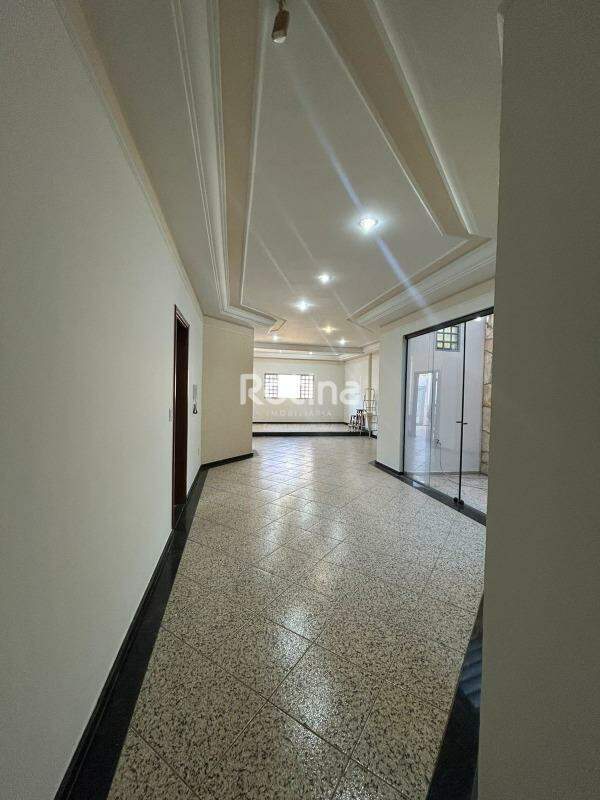 Casa à venda, 3 quartos em Uberlândia no bairro Vigilato Pereira no valor de R$ 1.200.000,00 - Rotina Imobiliária: 