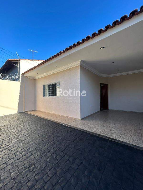 Casa à venda, 3 quartos em Uberlândia no bairro Vigilato Pereira no valor de R$ 1.200.000,00 - Rotina Imobiliária: 