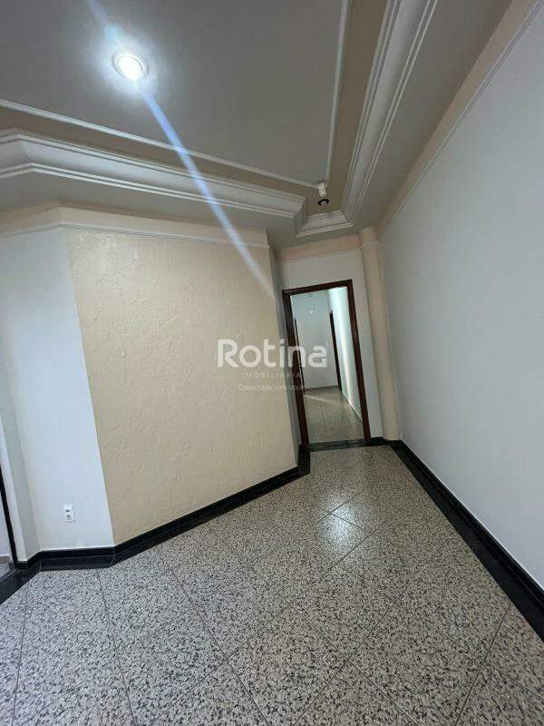 Casa à venda, 3 quartos em Uberlândia no bairro Vigilato Pereira no valor de R$ 1.200.000,00 - Rotina Imobiliária: 