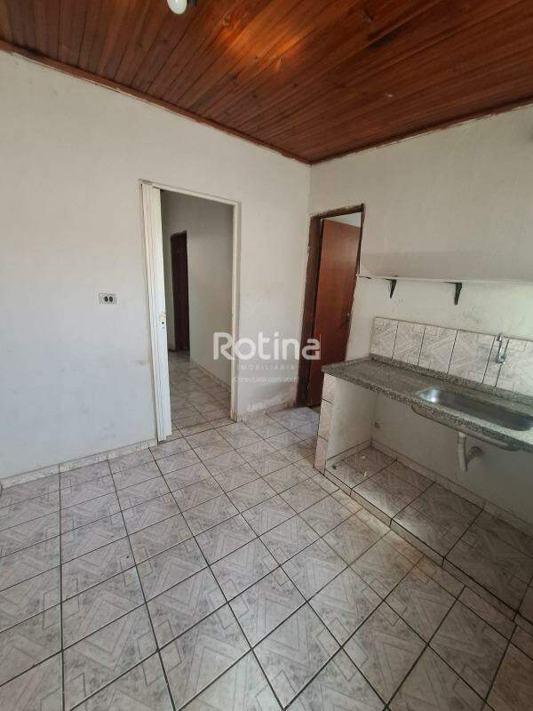 Casa à venda, 3 quartos em Uberlândia no bairro Presidente Roosevelt no valor de R$ 550.000,00 - Rotina Imobiliária: 