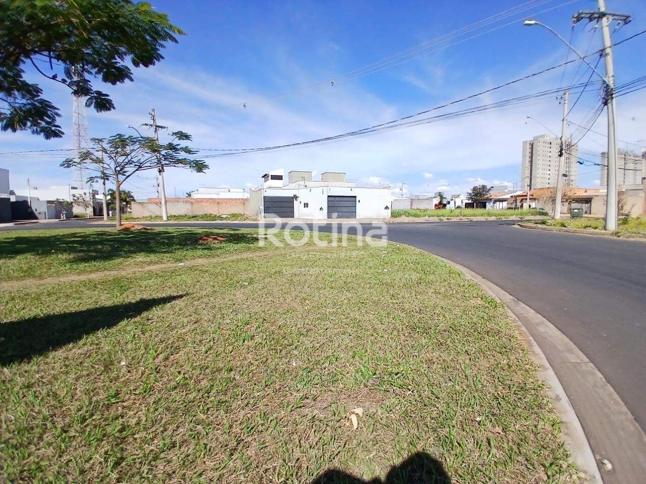 Área para alugar, em Uberlândia no bairro Minas Gerais no valor de R$ 3.000,00 - Rotina Imobiliária: 