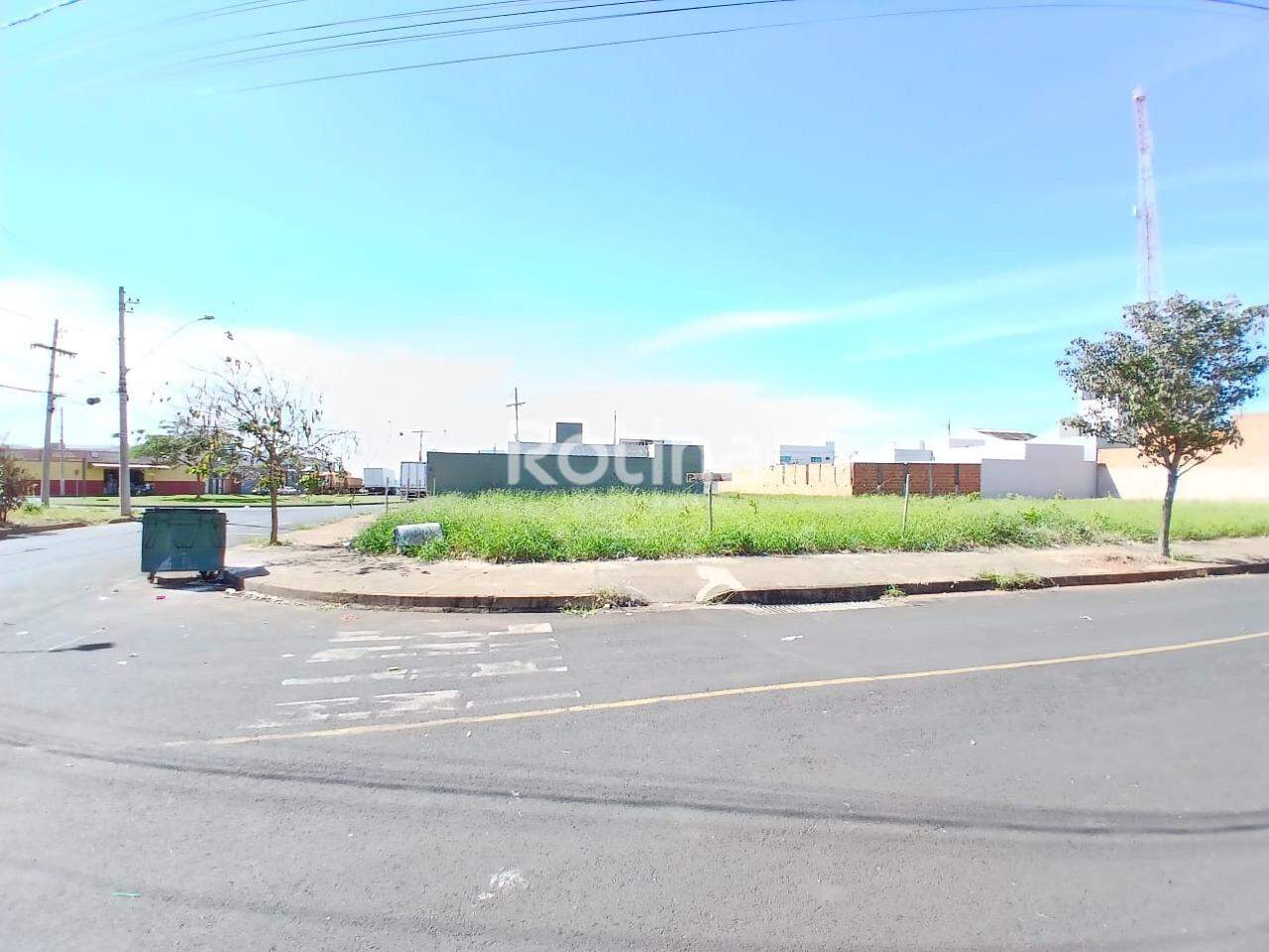 Área para alugar, em Uberlândia no bairro Minas Gerais no valor de R$ 3.000,00 - Rotina Imobiliária: 