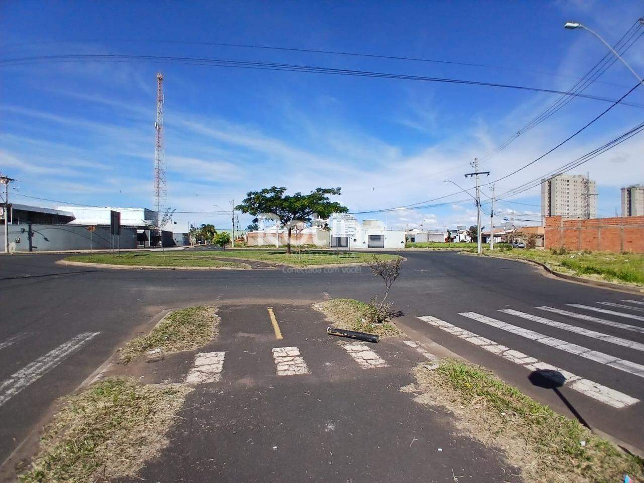 Área para alugar, em Uberlândia no bairro Minas Gerais no valor de R$ 3.000,00 - Rotina Imobiliária: 