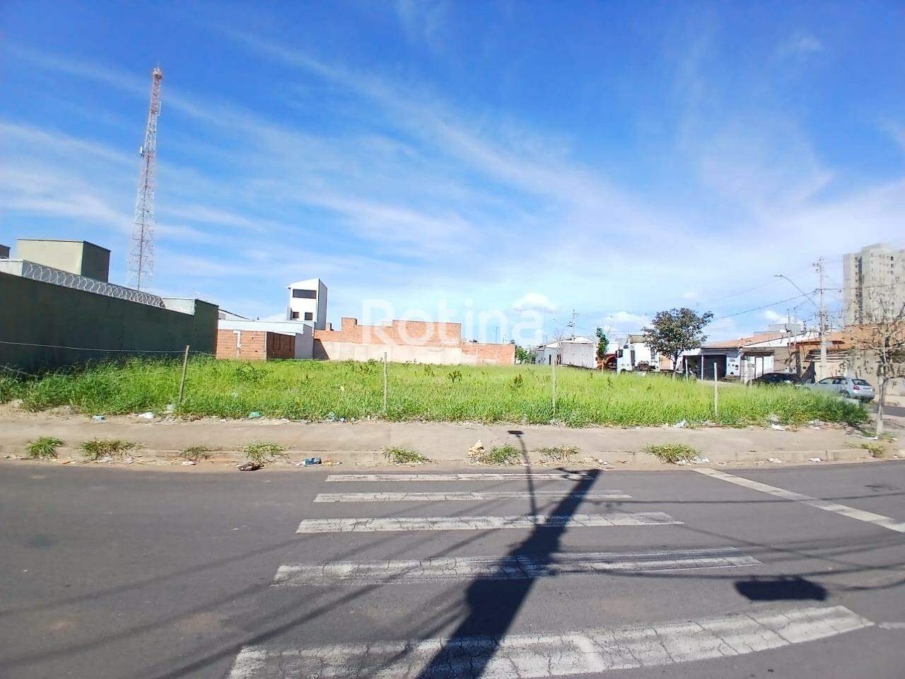 Área para alugar, em Uberlândia no bairro Minas Gerais no valor de R$ 3.000,00 - Rotina Imobiliária: 
