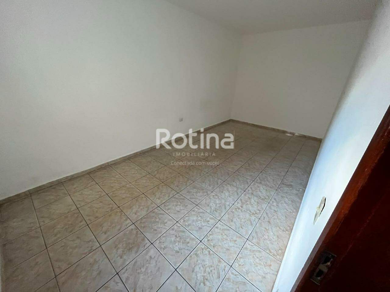 Casa para alugar, 2 quartos em Uberlândia no bairro Tibery no valor de R$ 1.500,00 - Rotina Imobiliária: 