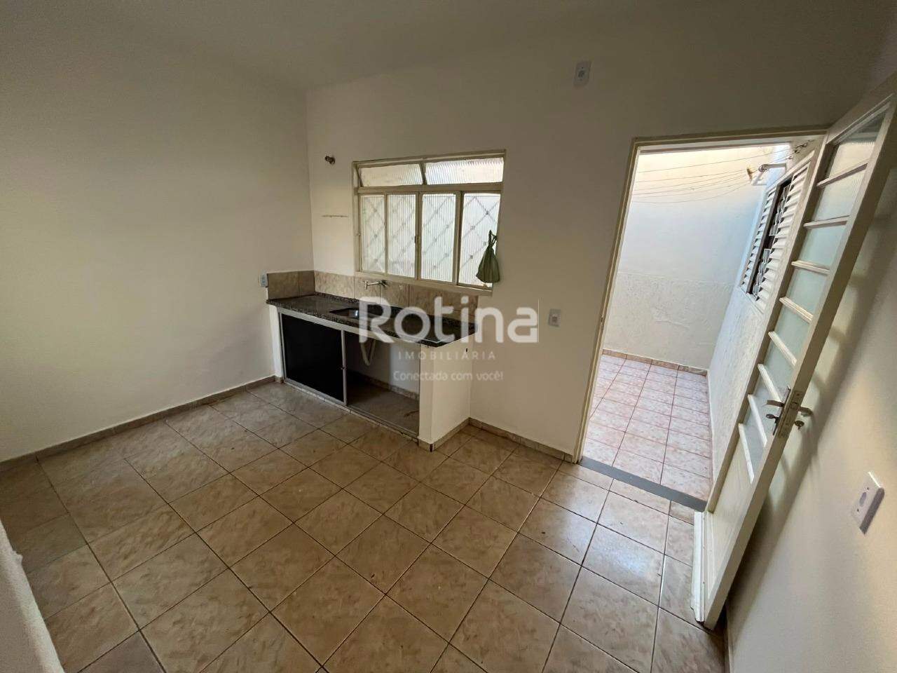 Casa para alugar, 2 quartos em Uberlândia no bairro Tibery no valor de R$ 1.500,00 - Rotina Imobiliária: 