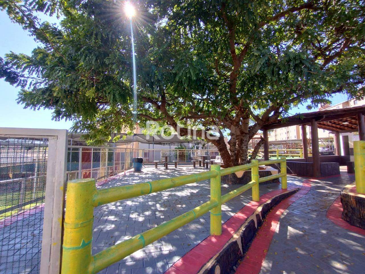 Apartamento para alugar, 3 quartos em Uberlândia no bairro Chacaras Tubalina e Quartel no valor de R$ 1.300,00 - Rotina Imobiliária: 