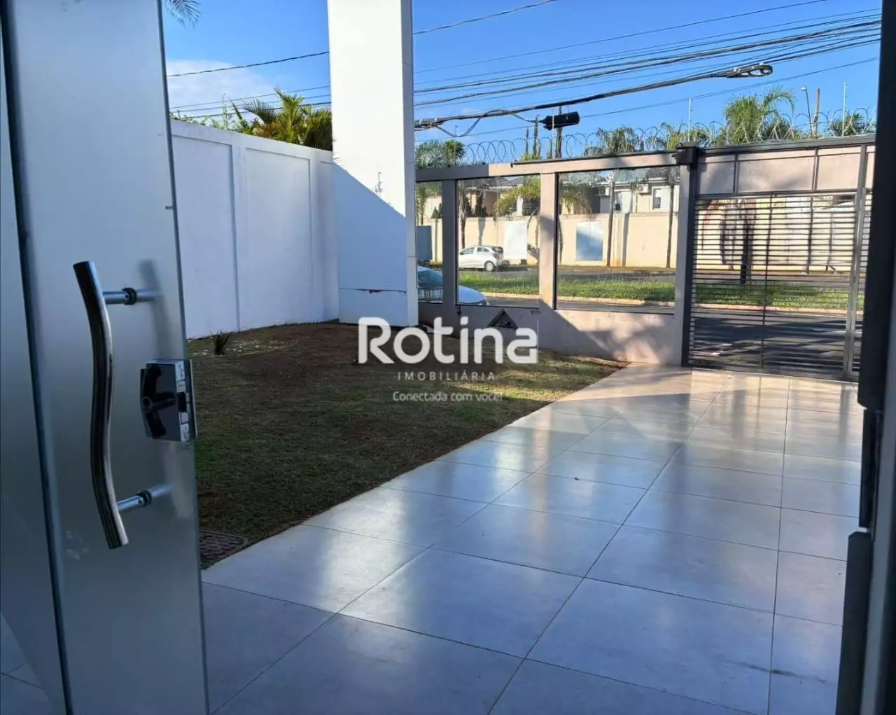 Sala para alugar, em Uberlândia no bairro Jardim Karaíba no valor de R$ 1.500,00 - Rotina Imobiliária: 
