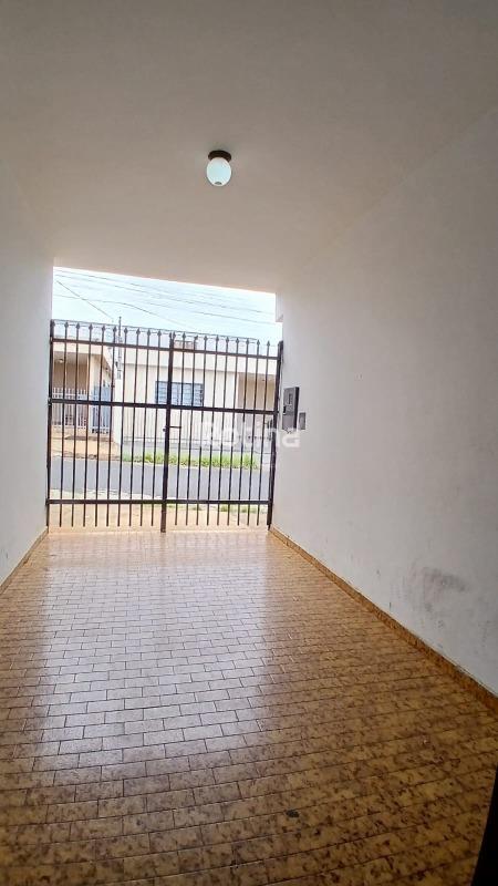 Casa para alugar, 3 quartos em Uberlândia no bairro Brasil no valor de R$ 1.300,00 - Rotina Imobiliária: 