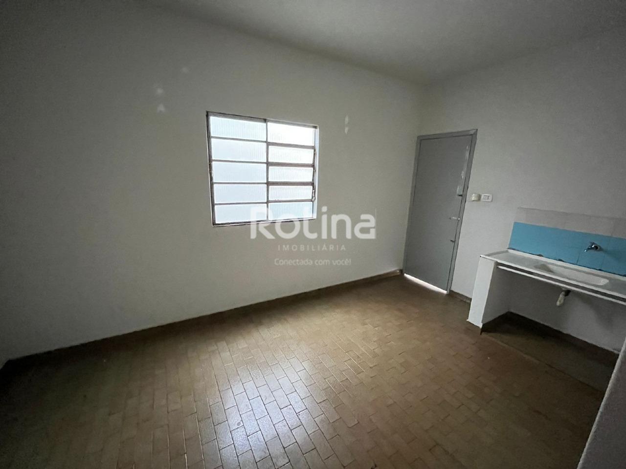 Casa para alugar, 3 quartos em Uberlândia no bairro Brasil no valor de R$ 1.300,00 - Rotina Imobiliária: 