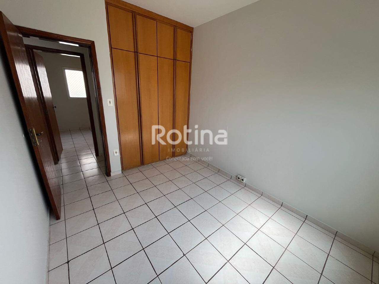 Apartamento à venda, 3 quartos em Uberlândia no bairro Segismundo Pereira no valor de R$ 265.000,00 - Rotina Imobiliária: 