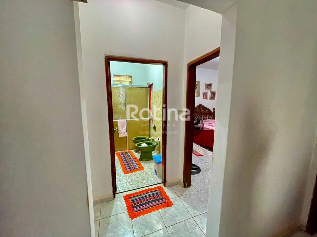Casa à venda, 11 quartos em Uberlândia no bairro Santa Mônica no valor de R$ 500.000,00 - Rotina Imobiliária: 