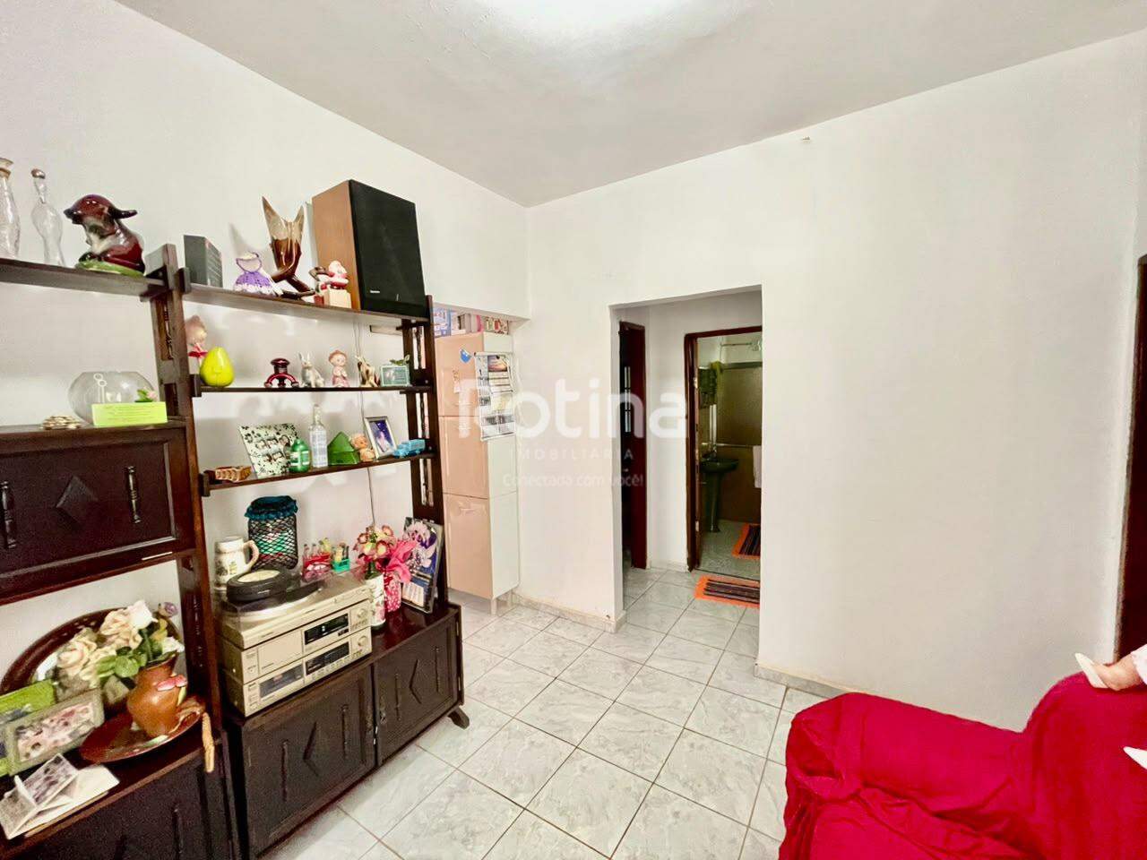 Casa à venda, 11 quartos em Uberlândia no bairro Santa Mônica no valor de R$ 500.000,00 - Rotina Imobiliária: 
