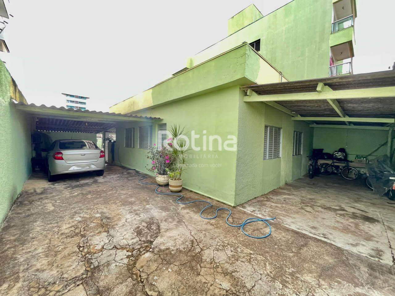 Casa à venda, 11 quartos em Uberlândia no bairro Santa Mônica no valor de R$ 500.000,00 - Rotina Imobiliária: 