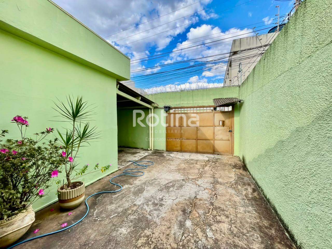 Casa à venda, 11 quartos em Uberlândia no bairro Santa Mônica no valor de R$ 500.000,00 - Rotina Imobiliária: 