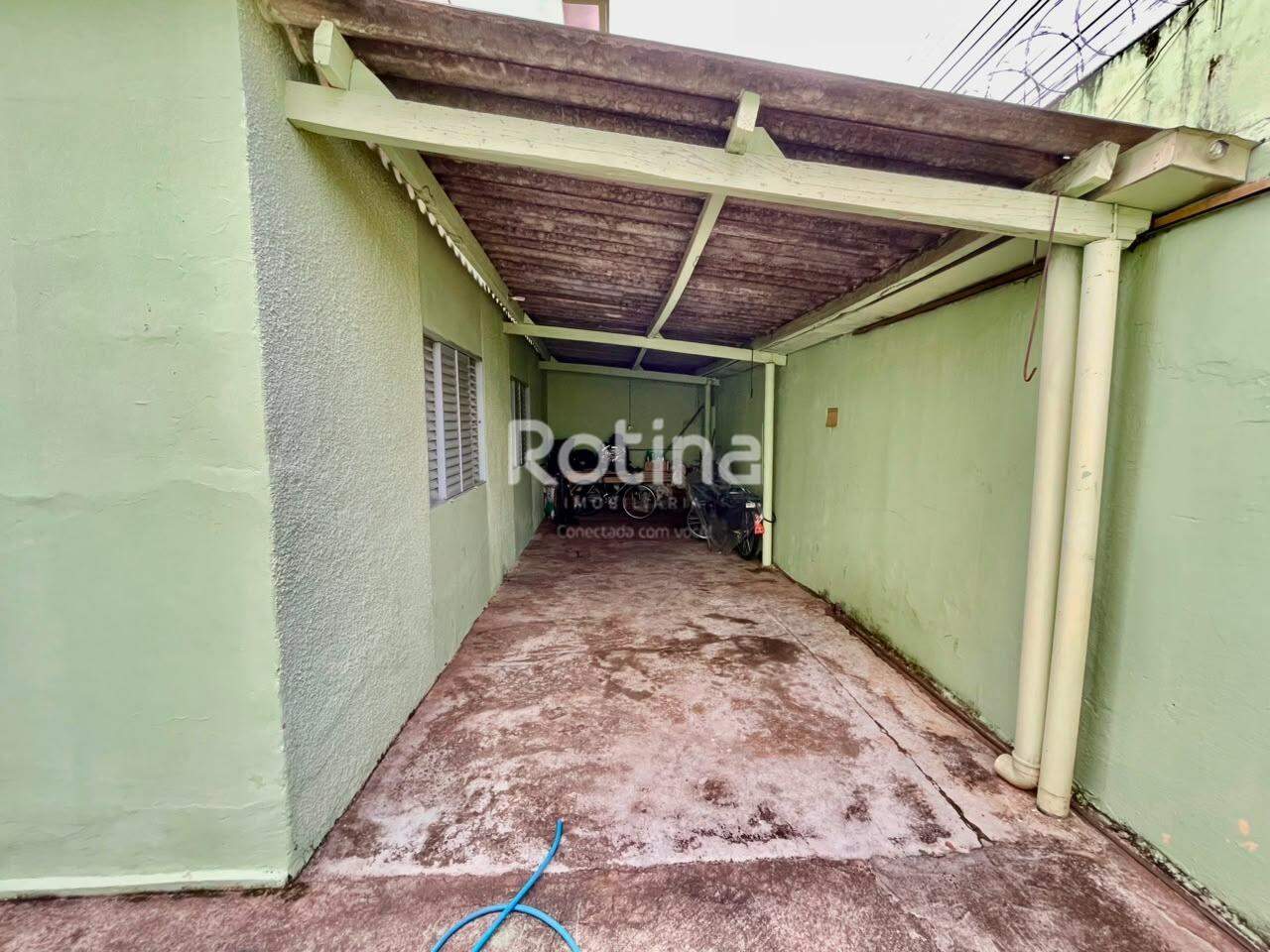 Casa à venda, 11 quartos em Uberlândia no bairro Santa Mônica no valor de R$ 500.000,00 - Rotina Imobiliária: 