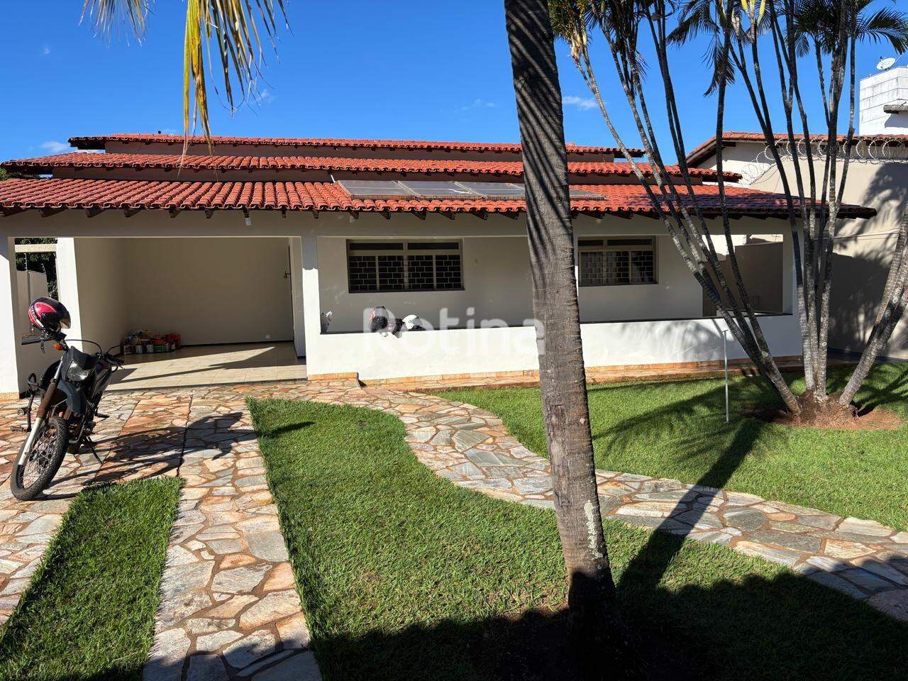 Casa à venda, 4 quartos em Uberlândia no bairro Cidade Jardim no valor de R$ 2.500.000,00 - Rotina Imobiliária: 