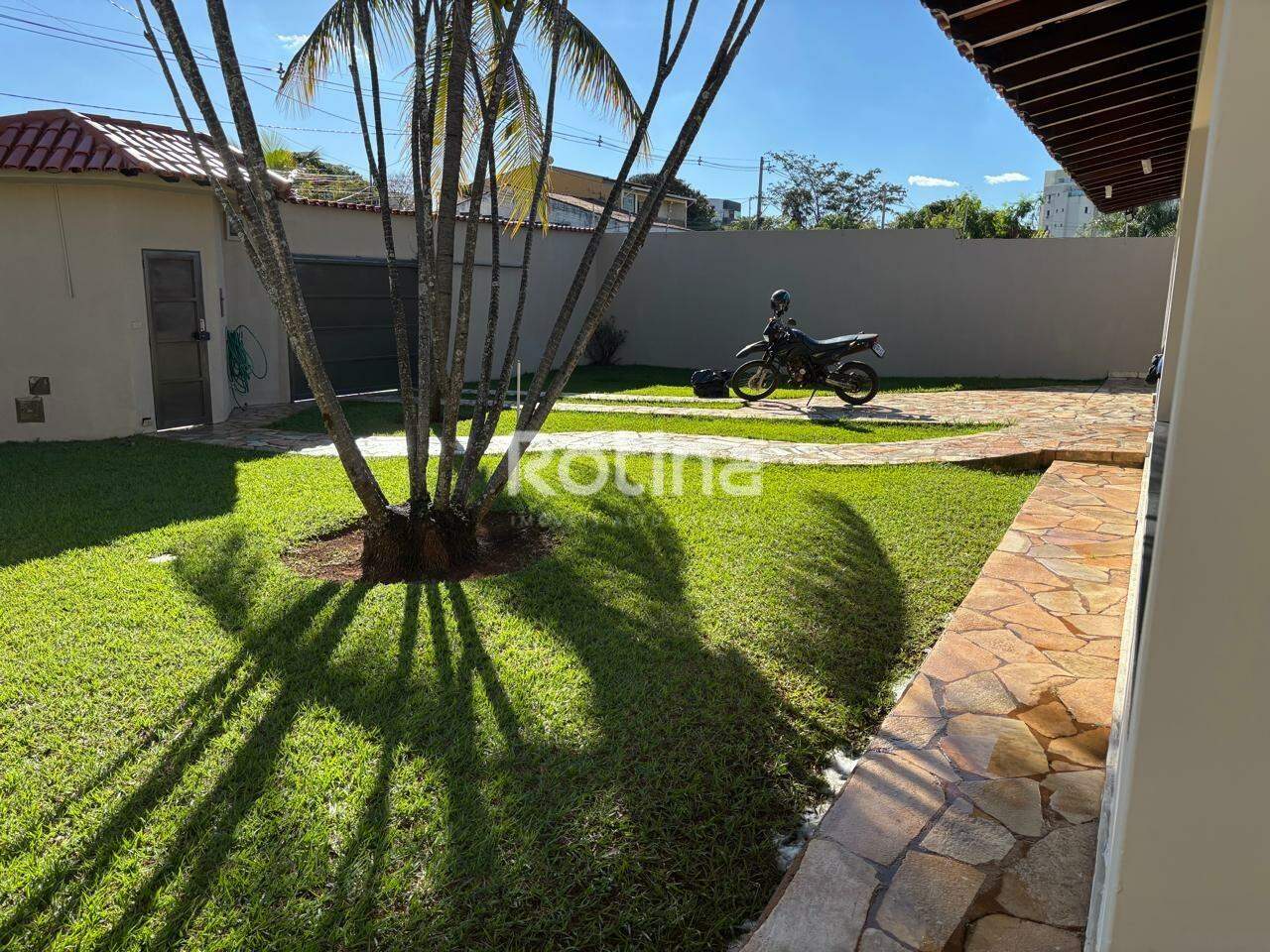 Casa à venda, 4 quartos em Uberlândia no bairro Cidade Jardim no valor de R$ 2.500.000,00 - Rotina Imobiliária: 