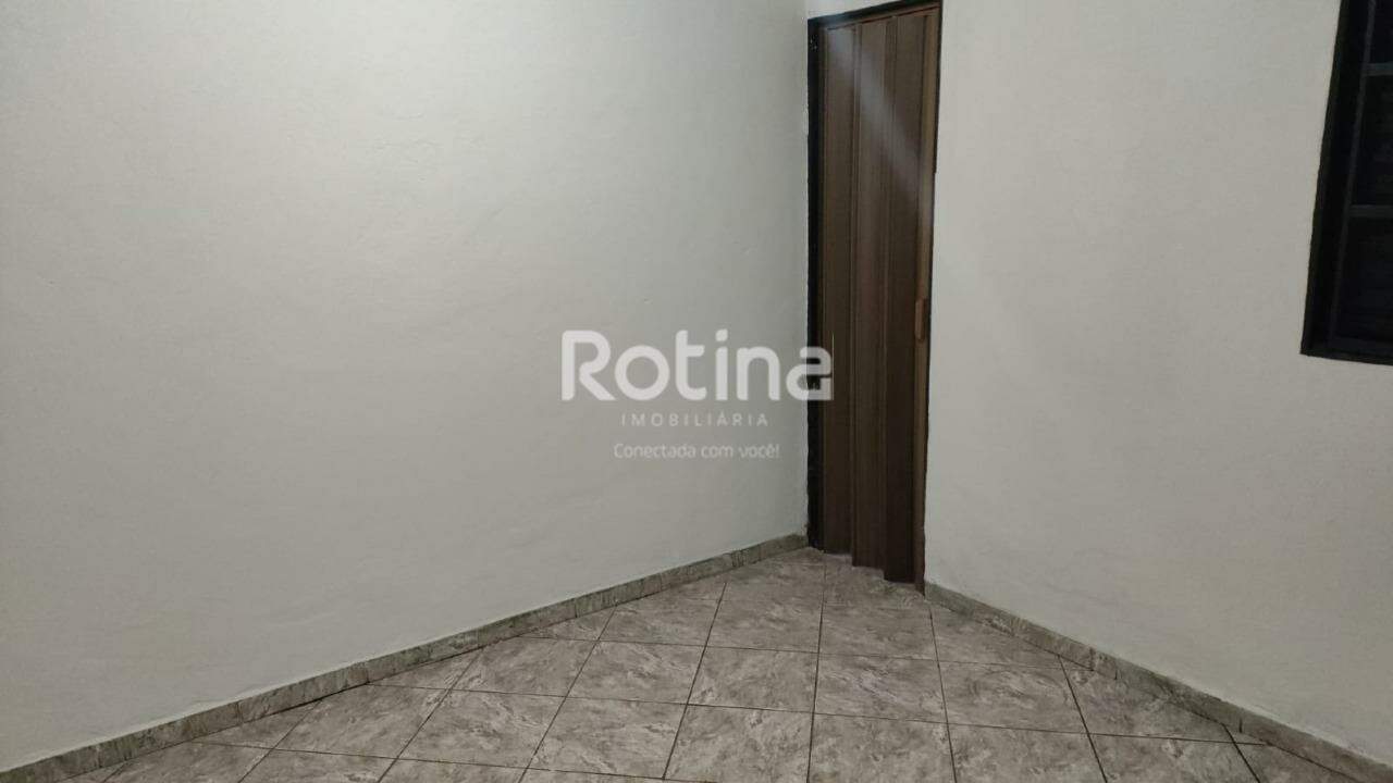 Casa para alugar, 1 quarto em Uberlândia no bairro Granada no valor de R$ 1.000,00 - Rotina Imobiliária: 
