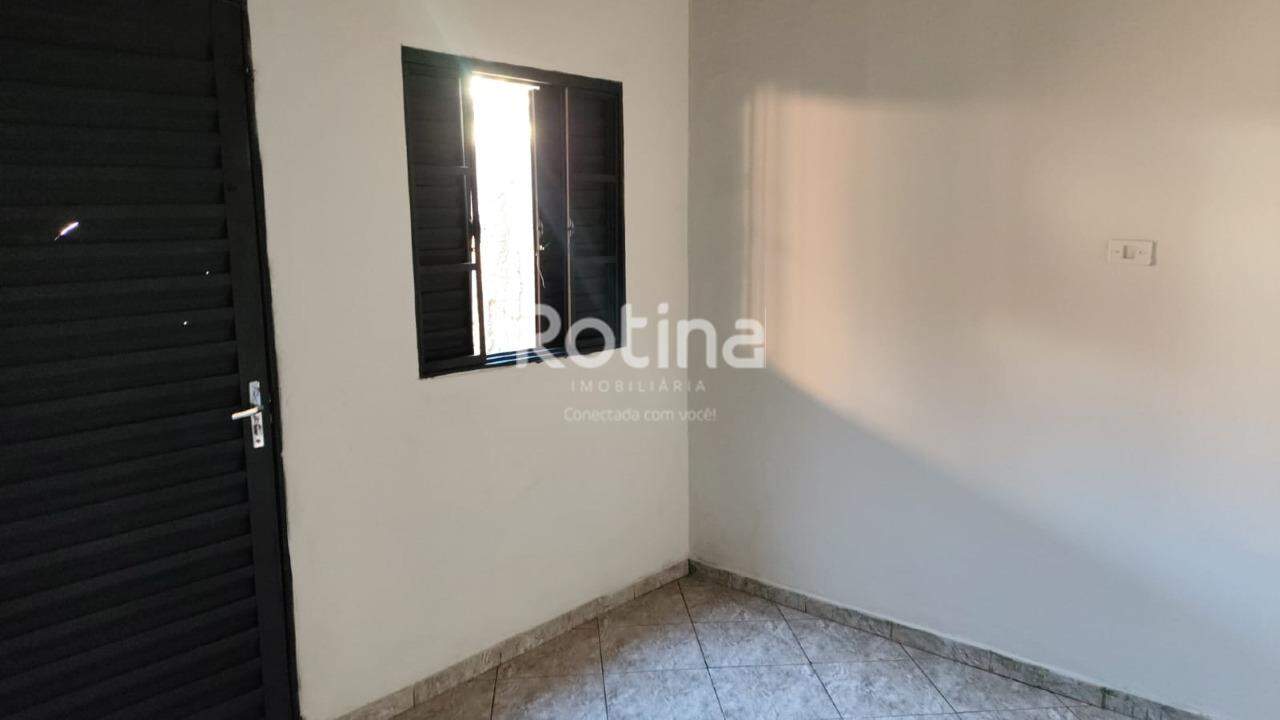 Casa para alugar, 1 quarto em Uberlândia no bairro Granada no valor de R$ 1.000,00 - Rotina Imobiliária: 