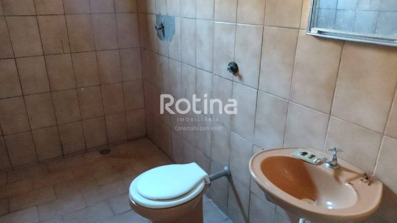 Casa para alugar, 1 quarto em Uberlândia no bairro Granada no valor de R$ 1.000,00 - Rotina Imobiliária: 