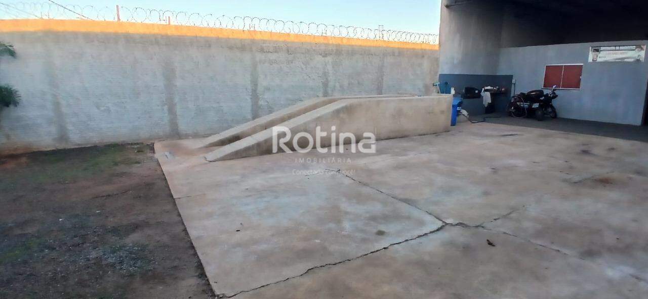 Galpão para alugar, em Uberlândia no bairro Loteamento Luizote de Freitas IV no valor de R$ 2.500,00 - Rotina Imobiliária: 